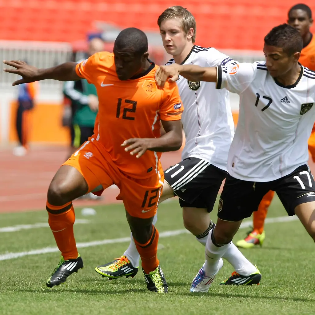 2011-05-15T104501Z-01-MAR13-RTRMDNP-3-SOCCER-JPG5601604956280002931