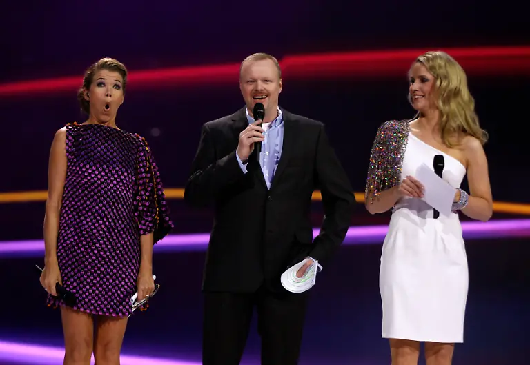 2011-05-09T161655Z-01-INA48-RTRMDNP-3-EUROVISION-JPG8301955449746876233