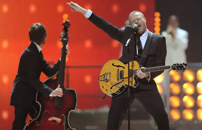 2xv31242-jpg1178021324763440180