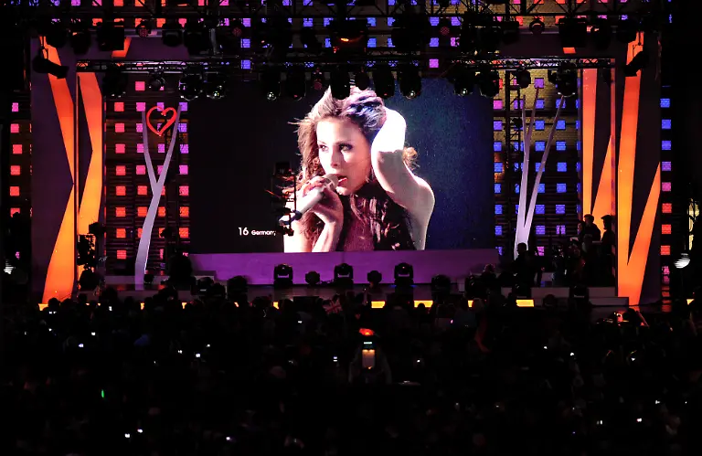 1305405690-jpg5584844045386187697