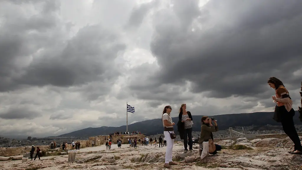 2011-05-12T141405Z-01-ATH06-RTRMDNP-3-GREECE-JPG529042424471666813