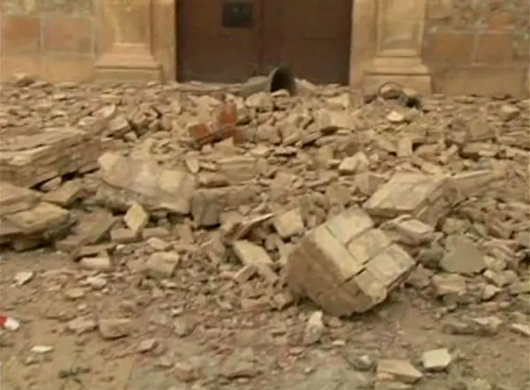 2011-05-11T211308Z-01-SIN322-RTRMDNP-3-SPAIN-EARTHQUAKE-JPG6295459558751811320