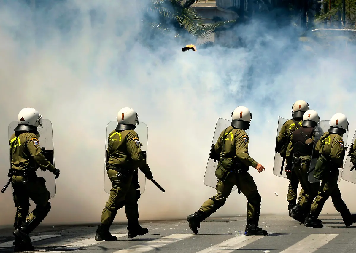 2011-05-11T123324Z-01-YAN01-RTRMDNP-3-GREECE-EU-IMF-JPG9192391599524524413