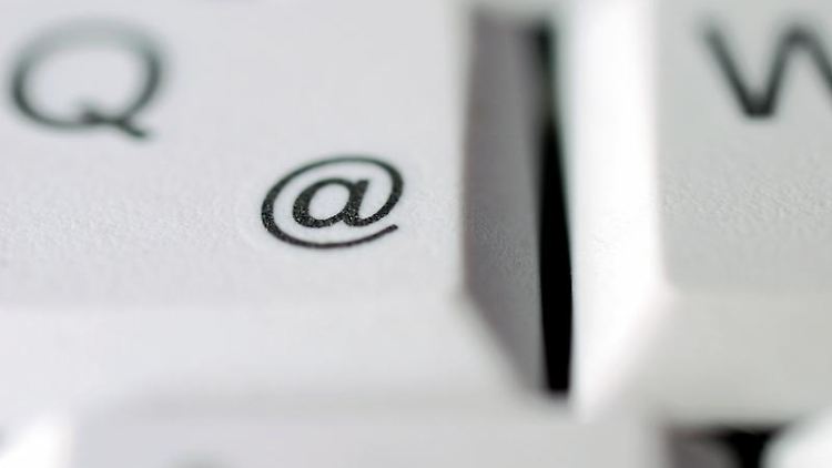 Die Elektronische Post ist für die Sicherheitsdienste hoch interessant.