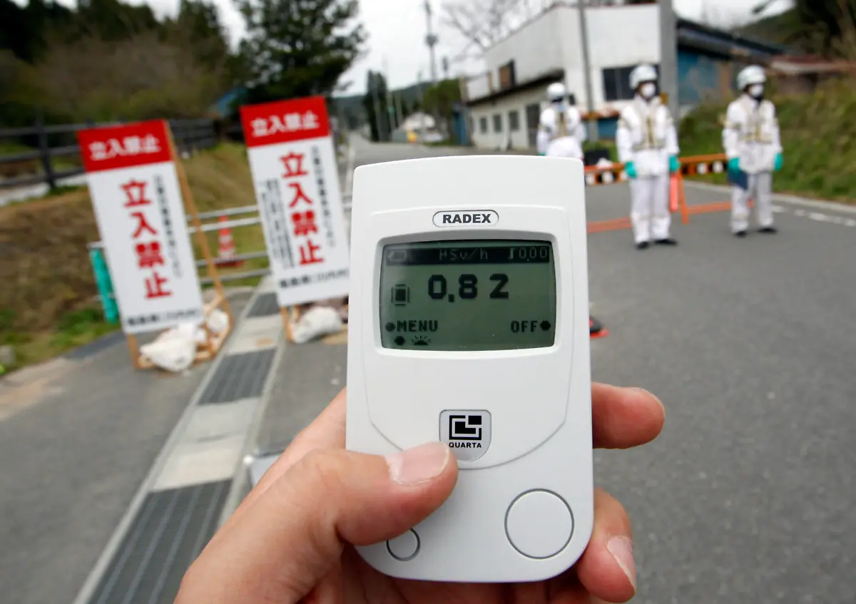 2011-05-10T122259Z-01-KAW613-RTRMDNP-3-JAPAN-NUCLEAR-VISIT-JPG7739329072821217422