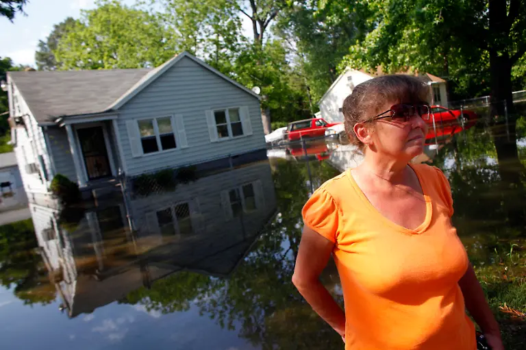 2011-05-10T002309Z-01-ET418-RTRMDNP-3-USA-FLOODING-JPG4933227691595895498