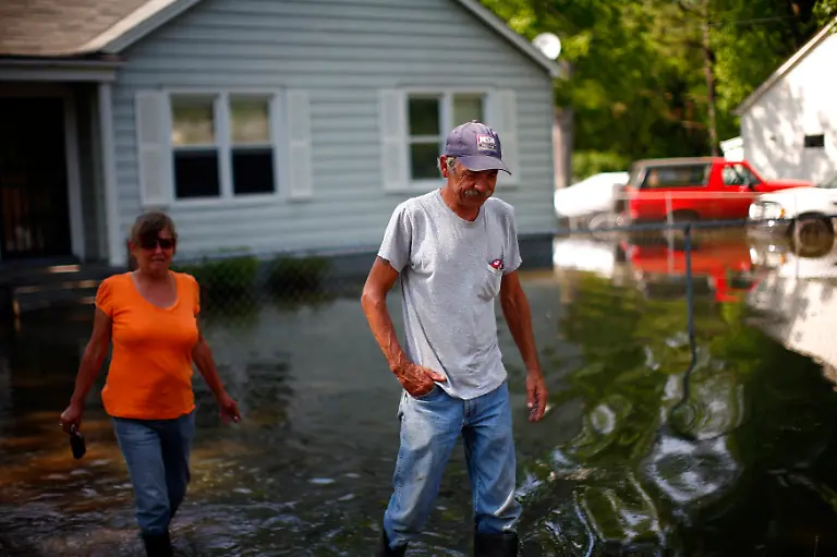 2011-05-10T002506Z-01-ET420-RTRMDNP-3-USA-FLOODING-JPG7246648566032578843