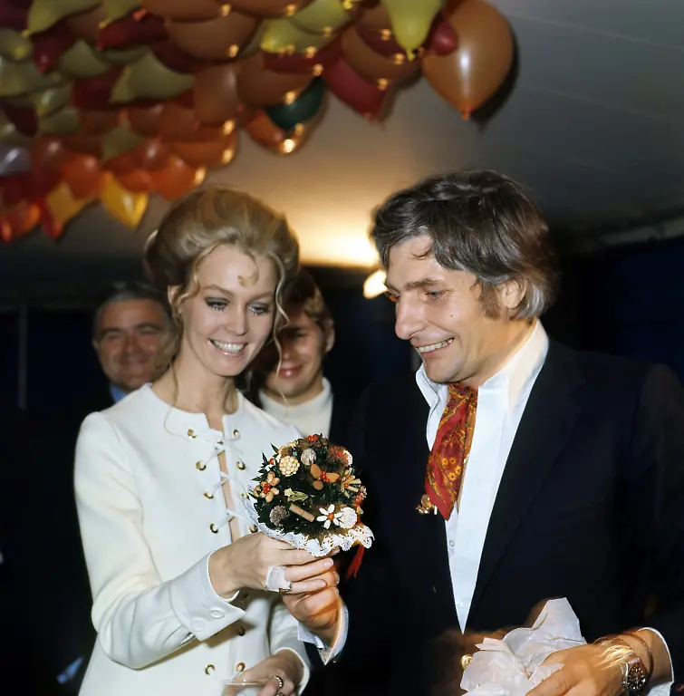 2xrr2419-jpg3657802132622428700