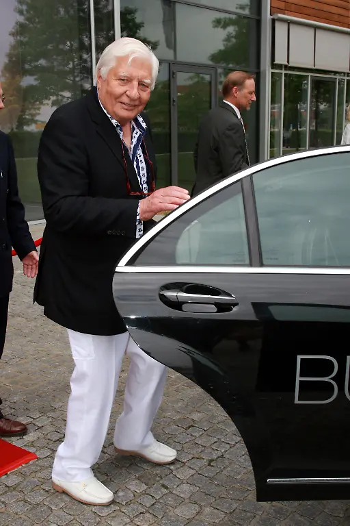 2xrs0418-jpg7670919612532493710