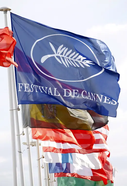 2xs50221-jpg586052525351820210