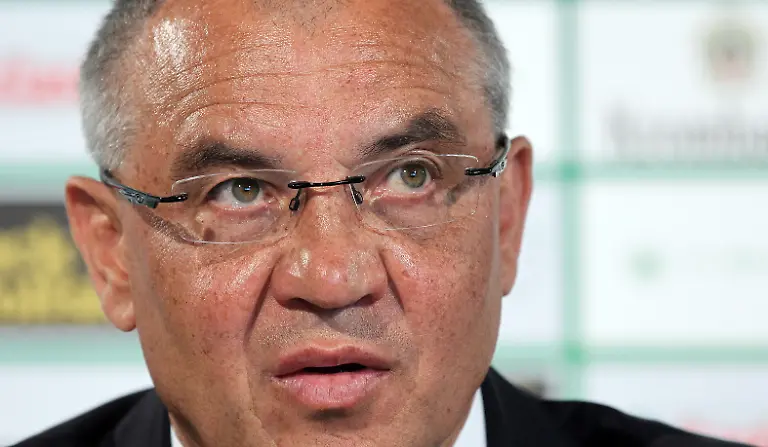 1304785669-jpg8253736021358310926