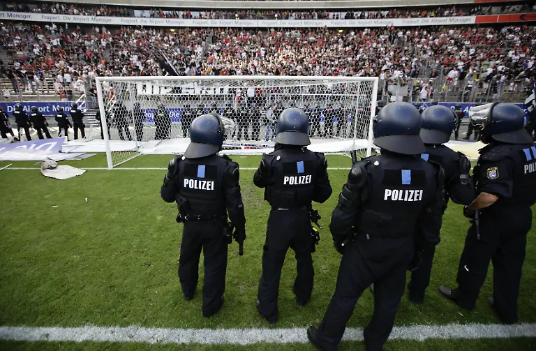 2011-05-07T170514Z-01-KAI41-RTRMDNP-3-SOCCER-GERMANY-JPG6168141625745384280