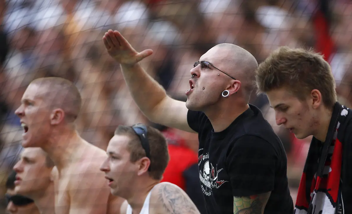 2011-05-07T181640Z-01-KAI43-RTRMDNP-3-SOCCER-GERMANY-JPG4936348496800198834