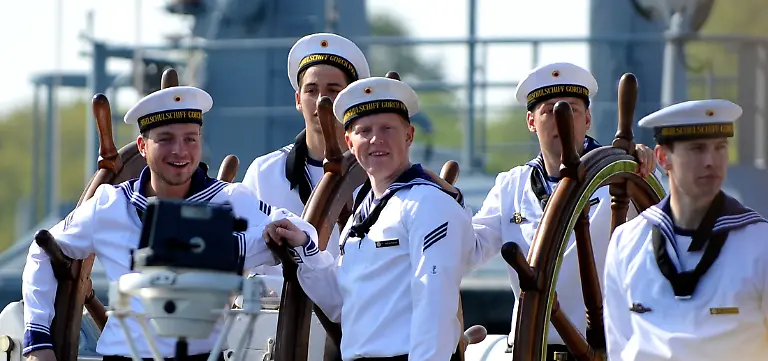 2011-05-06T103114Z-01-MMM107-RTRMDNP-3-GERMANY-JPG5836268577304657250