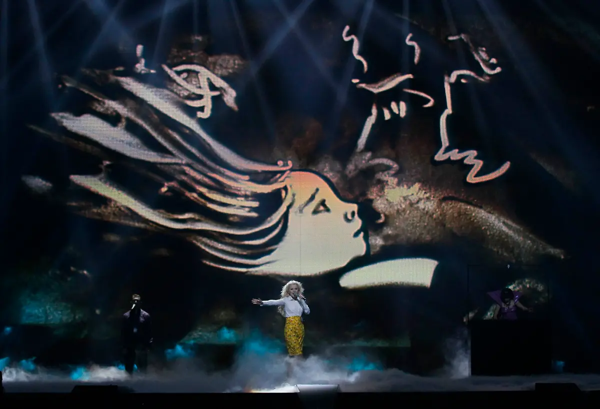 2011-05-03T134602Z-01-WR19-RTRMDNP-3-EUROVISION-JPG8070834392215254266