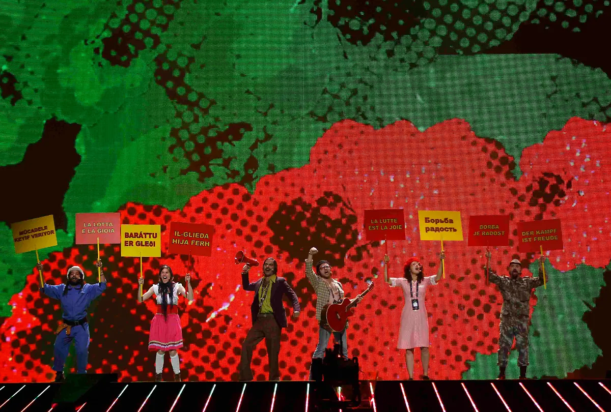 2011-05-02T131404Z-01-INA37-RTRMDNP-3-EUROVISION-JPG4880521499668569428