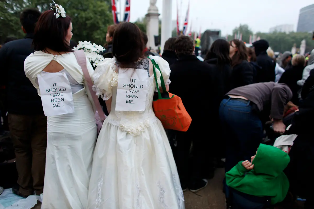 2011-04-29T083755Z-01-NIR02-RTRMDNP-3-BRITAIN-WEDDING-JPG951222858874228383