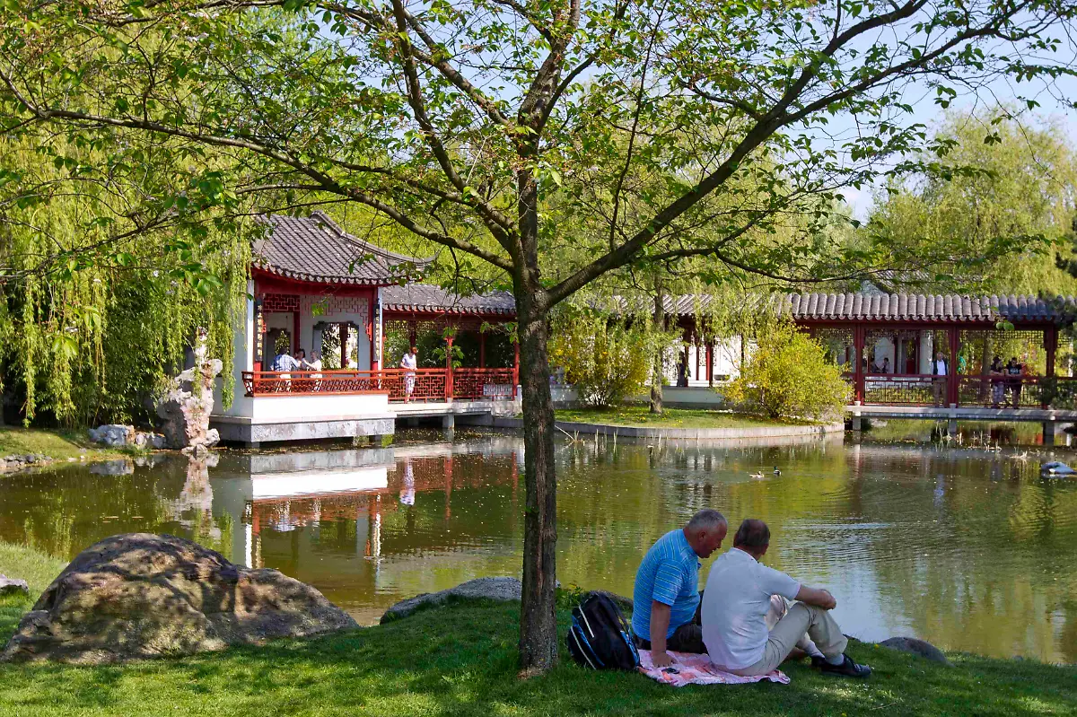 2011-04-24T154249Z-01-TPE05-RTRMDNP-3-GERMANY-JPG1939513817646788786