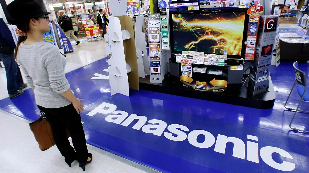 2011-04-28T071723Z-01-SIN801-RTRMDNP-3-PANASONIC-JPG1854271580410129380