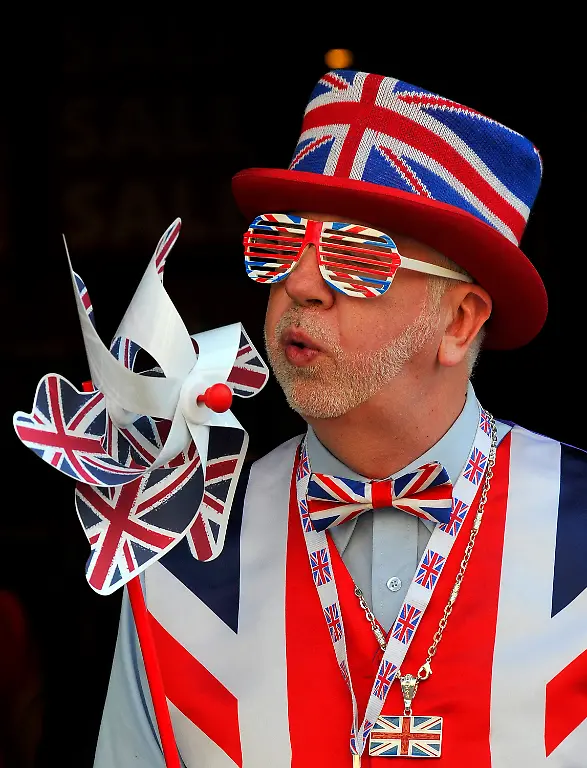 2011-04-19T154616Z-01-TOB515-RTRMDNP-3-BRITAIN-WEDDING-POLL-JPG657441109457687858