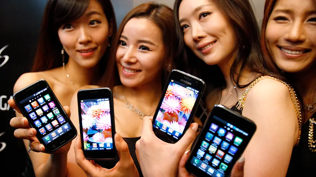 2011-04-18T203608Z-01-SIN302-RTRMDNP-3-APPLE-SAMSUNG-LAWSUIT-JPG8824749196671369046