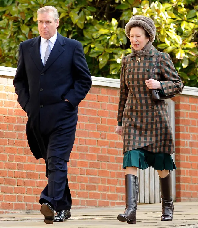 2011-04-20T083821Z-01-SIN028-RTRMDNP-3-BRITAIN-WEDDING-JPG2101305505514086071