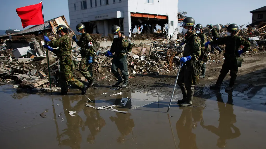 2011-04-10T081642Z-01-ISH512-RTRMDNP-3-JAPAN-QUAKE-JPG6801019139381774062