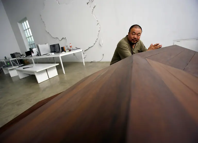 2011-04-06T092214Z-01-SIN31-RTRMDNP-3-CHINA-DISSIDENT-ARTIST-JPG2886904416217114705