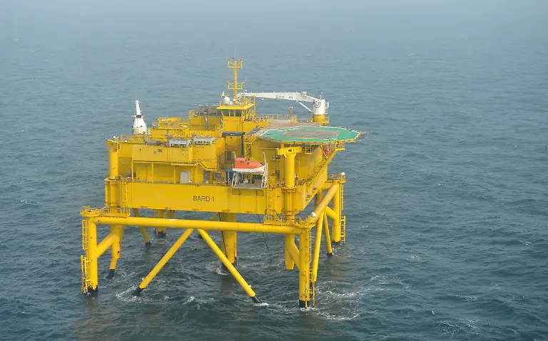 060411HOS125-060411HOS125-jpg365693028750093076