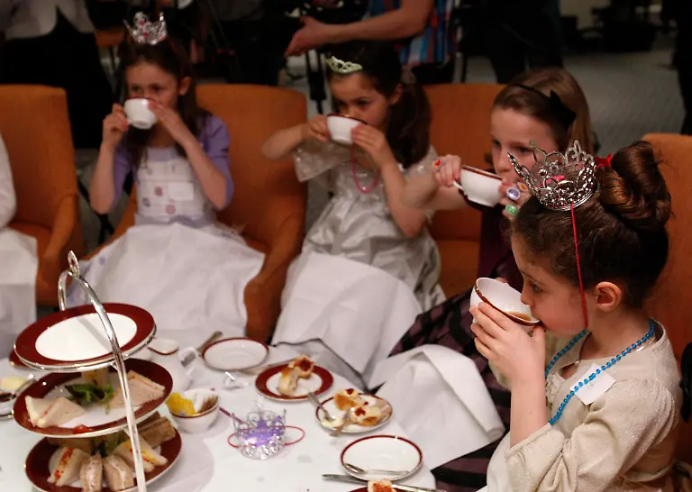 Britain-Royal-Wedding-Princess-Boot-Camp-LSU116-jpg2952706054868742983