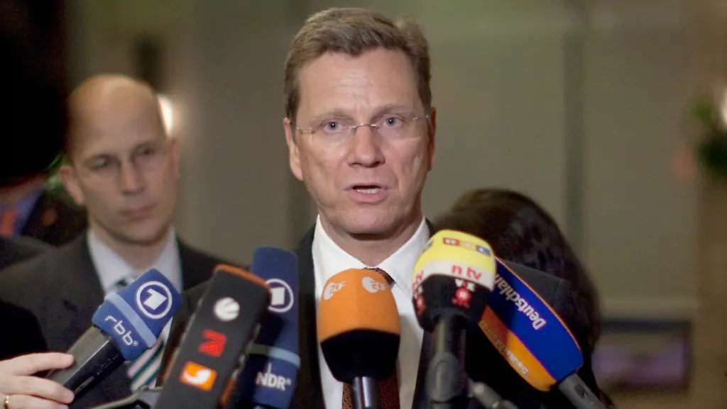 010411APR101-010411APR101-jpg920570359314318081