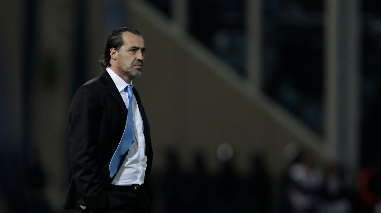 Einsamer Mann: Argentiniens Nationaltrainer Sergio Batista zieht die Konsequenzen aus dem schlechten Abschneiden seines Teams.