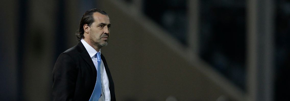 Einsamer Mann: Argentiniens Nationaltrainer Sergio Batista zieht die Konsequenzen aus dem schlechten Abschneiden seines Teams.