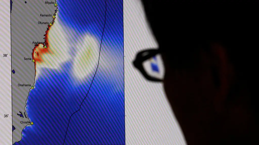 2011-03-28T022320Z-01-SEN303-RTRMDNP-3-JAPAN-JPG3992247066307479287