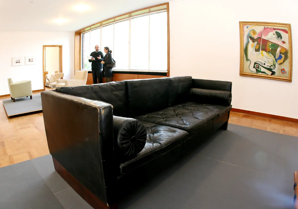 mies-van-der-rohe-sofa
