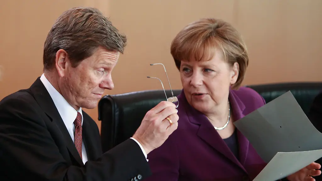 2011-03-23T094345Z-01-TPE06-RTRMDNP-3-GERMANY-LIBYA-AWACS-JPG1645542395083270333