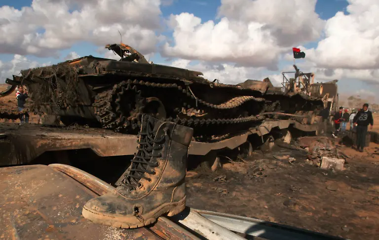 2011-03-21T180822Z-01-SJS26-RTRMDNP-3-LIBYA-USA-MILITARY-JPG3835863284038768407