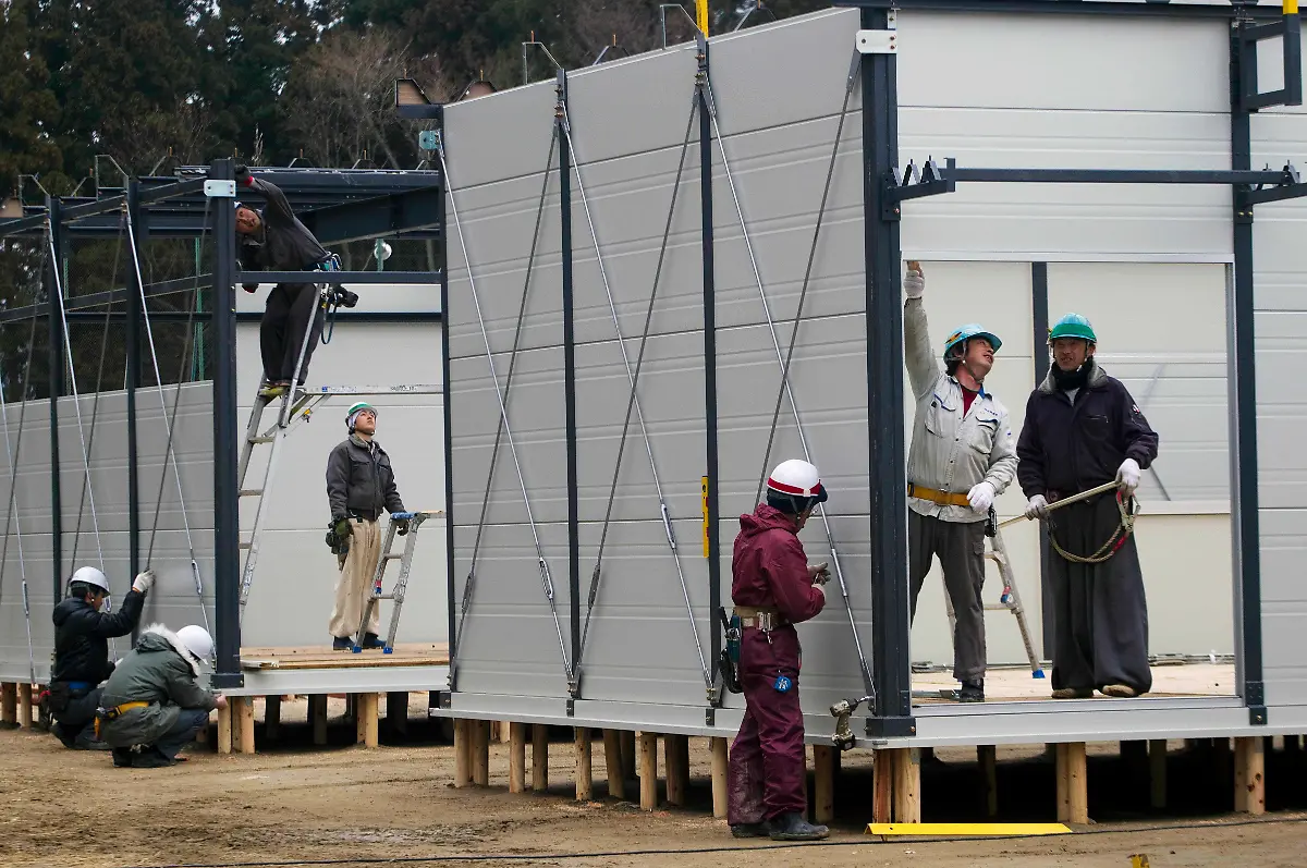 Japan-Earthquake-XDG107-jpg4423535605799009018