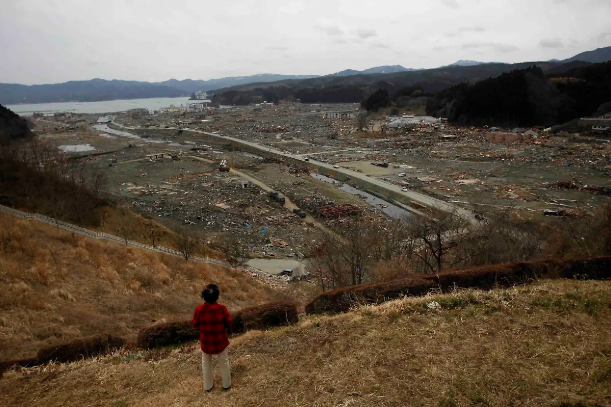 Japan-Earthquake-LMD112-jpg2771383628269710669