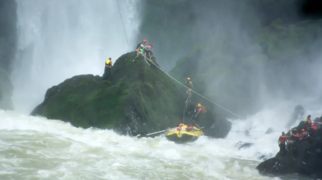 2011-03-22T013155Z-01-BAS06-RTRMDNP-3-ARGENTINA-JPG23810179989415910