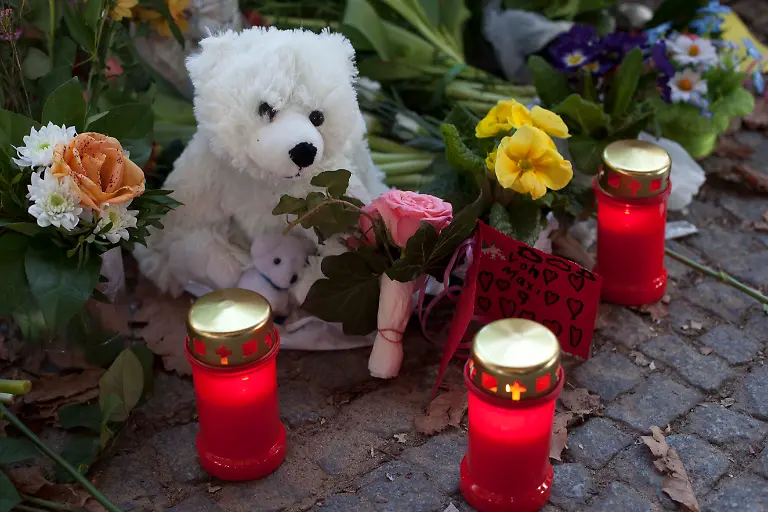 Germany-Knut-Death-MSC101-jpg5791016037382596695