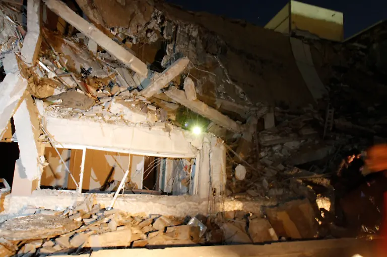 2011-03-21T004252Z-01-ZOH18-RTRMDNP-3-LIBYA-JPG5323209161282657463