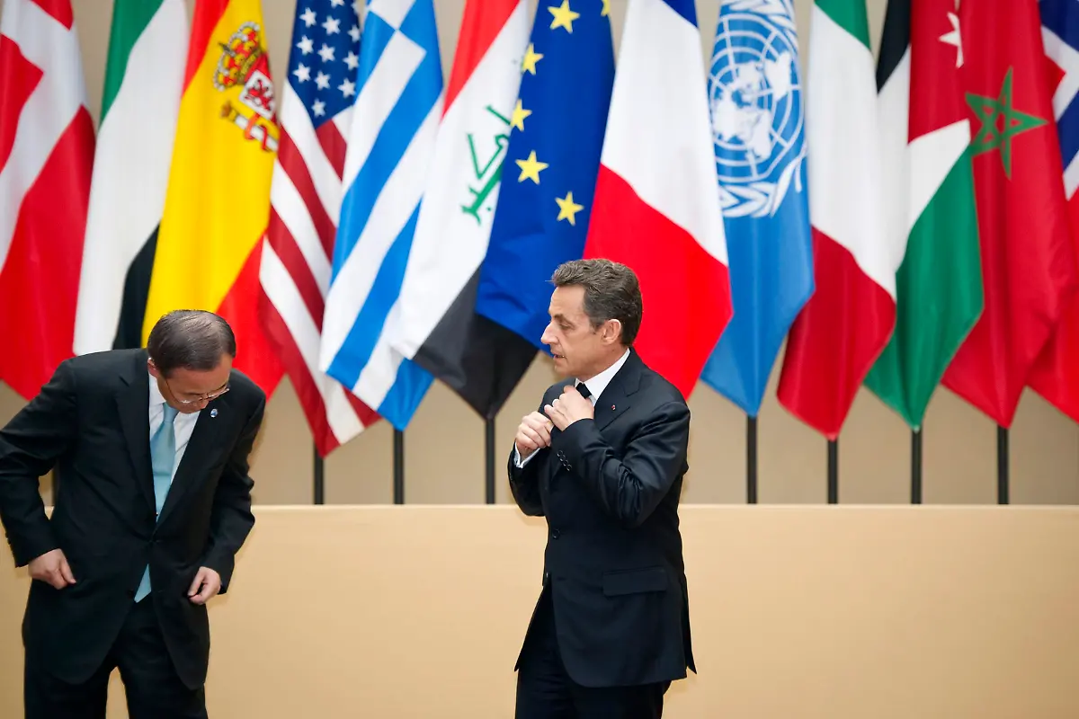 2011-03-19T202551Z-01-LB057-RTRMDNP-3-LIBYA-JPG2762528263031845030