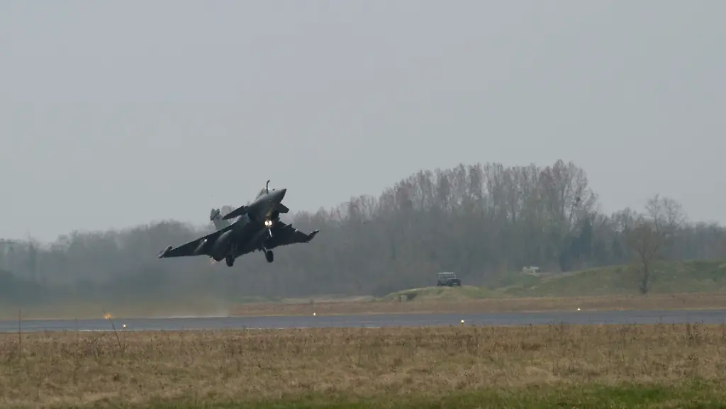 2011-03-19T174027Z-01-PAR108-RTRMDNP-3-LIBYA-PARIS-JPG6007920957496585144