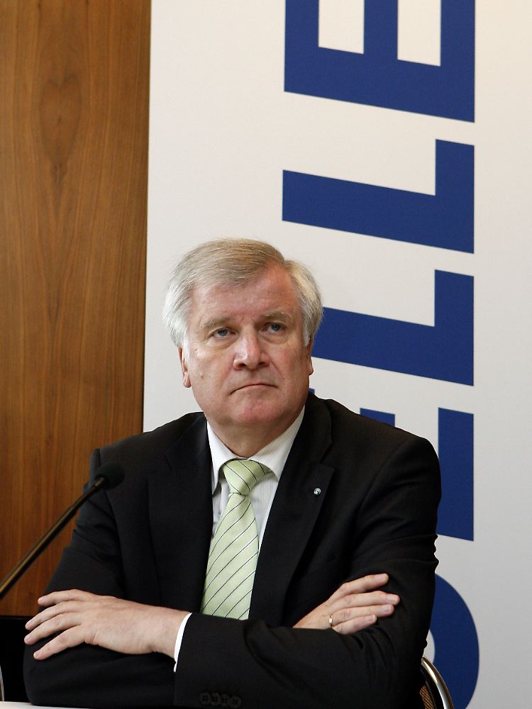 Horst Seehofer: "Es ist ein Trauerspiel."