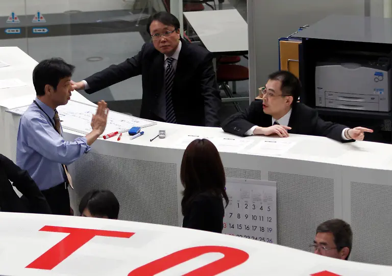 2011-03-14T004733Z-01-TOK105-RTRMDNP-3-JAPAN-JPG8994020069325190100