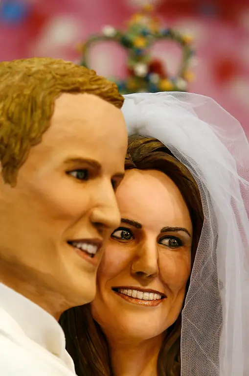 Britain-Royal-Wedding-Cake-LSU107-jpg5676376996725016238
