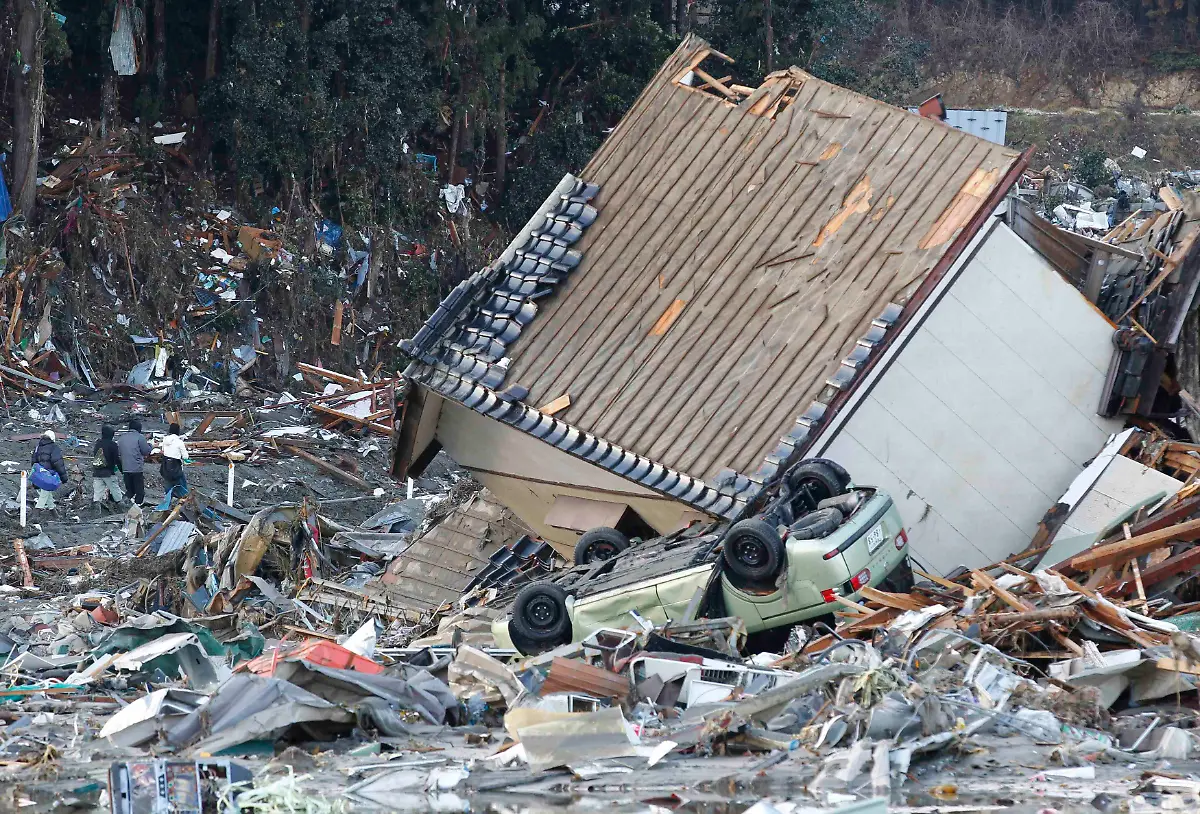 2011-03-16T101449Z-01-TOK717-RTRMDNP-3-JAPAN-QUAKE-JPG6441959804369557028