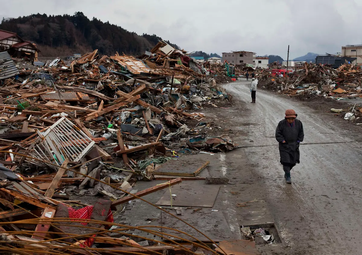 2011-03-16T103614Z-01-AAL105-RTRMDNP-3-JAPAN-QUAKE-JPG7701805736951428745