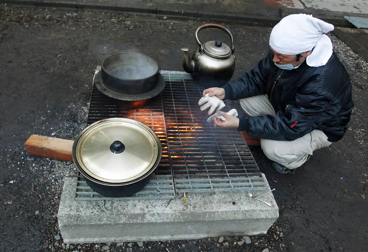 2011-03-16T103838Z-01-JYH18-RTRMDNP-3-JAPAN-QUAKE-JPG913603072072539587